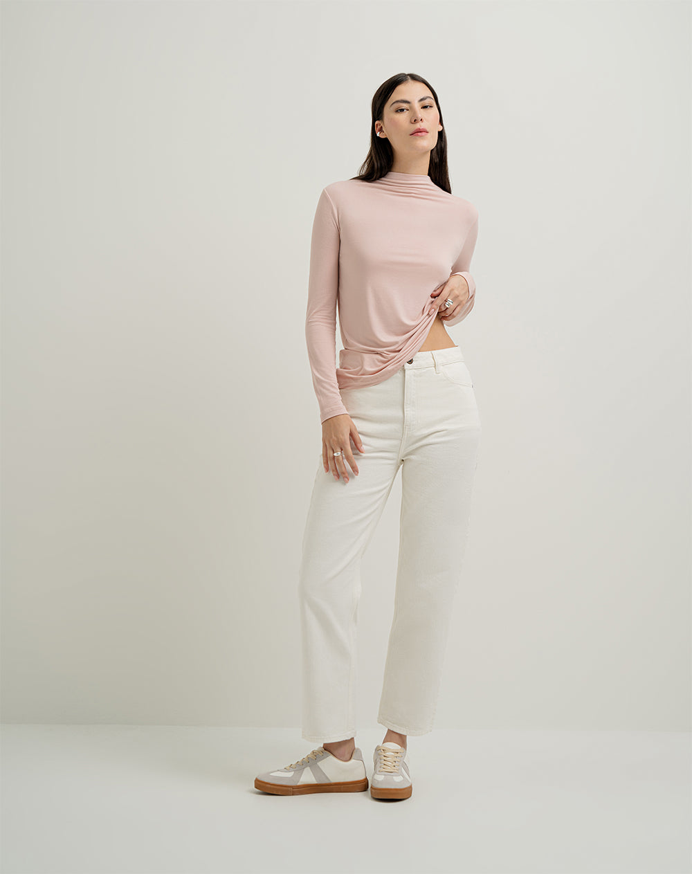 Camibuzo semi ajustado algodón sostenible cuello tortuga rosa mujer