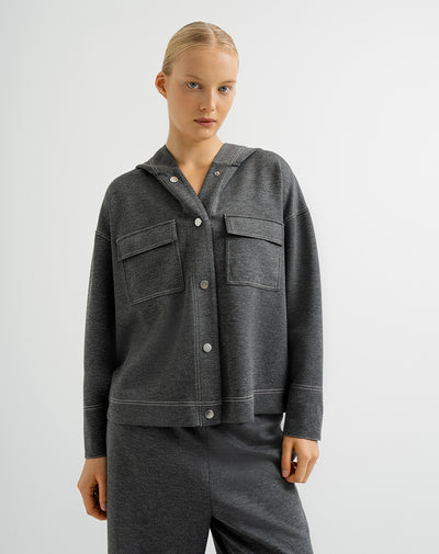 Chaqueta broches frontales y capucha gris para mujer
