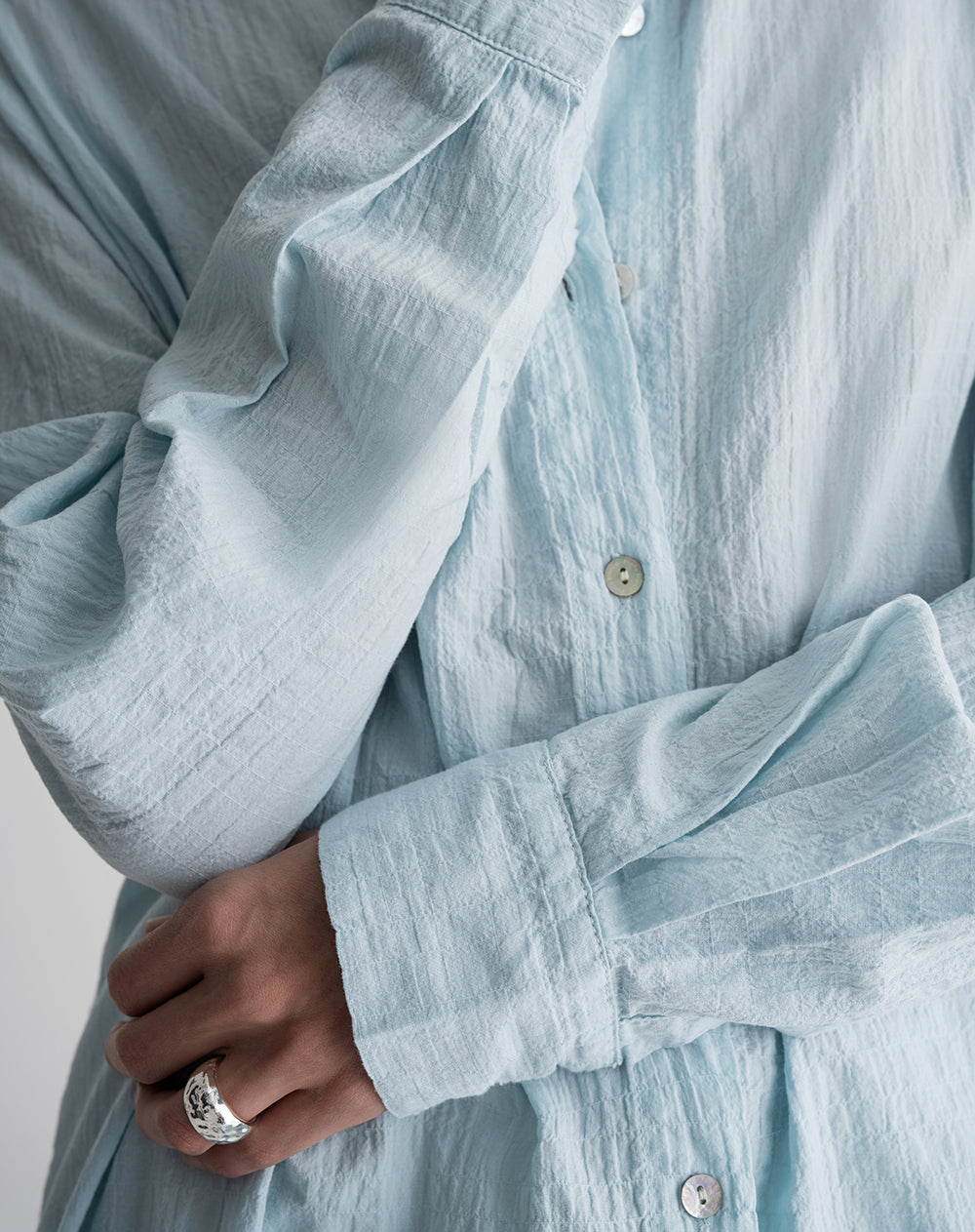 Camisa manga larga oversize efecto arrugado azul mujer