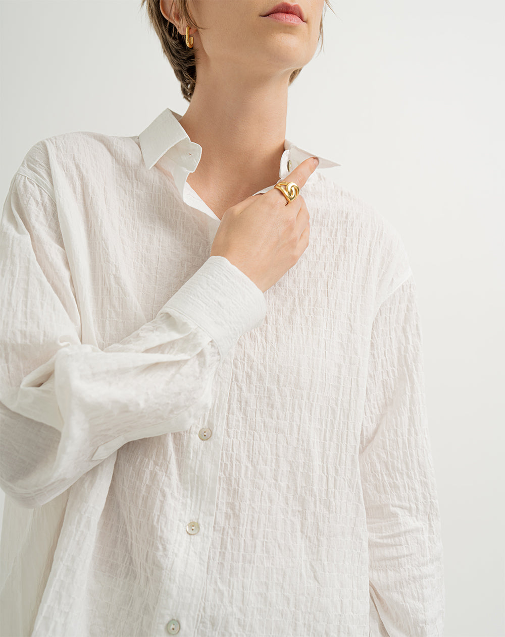 Camisa manga larga oversize efecto arrugado crudo mujer