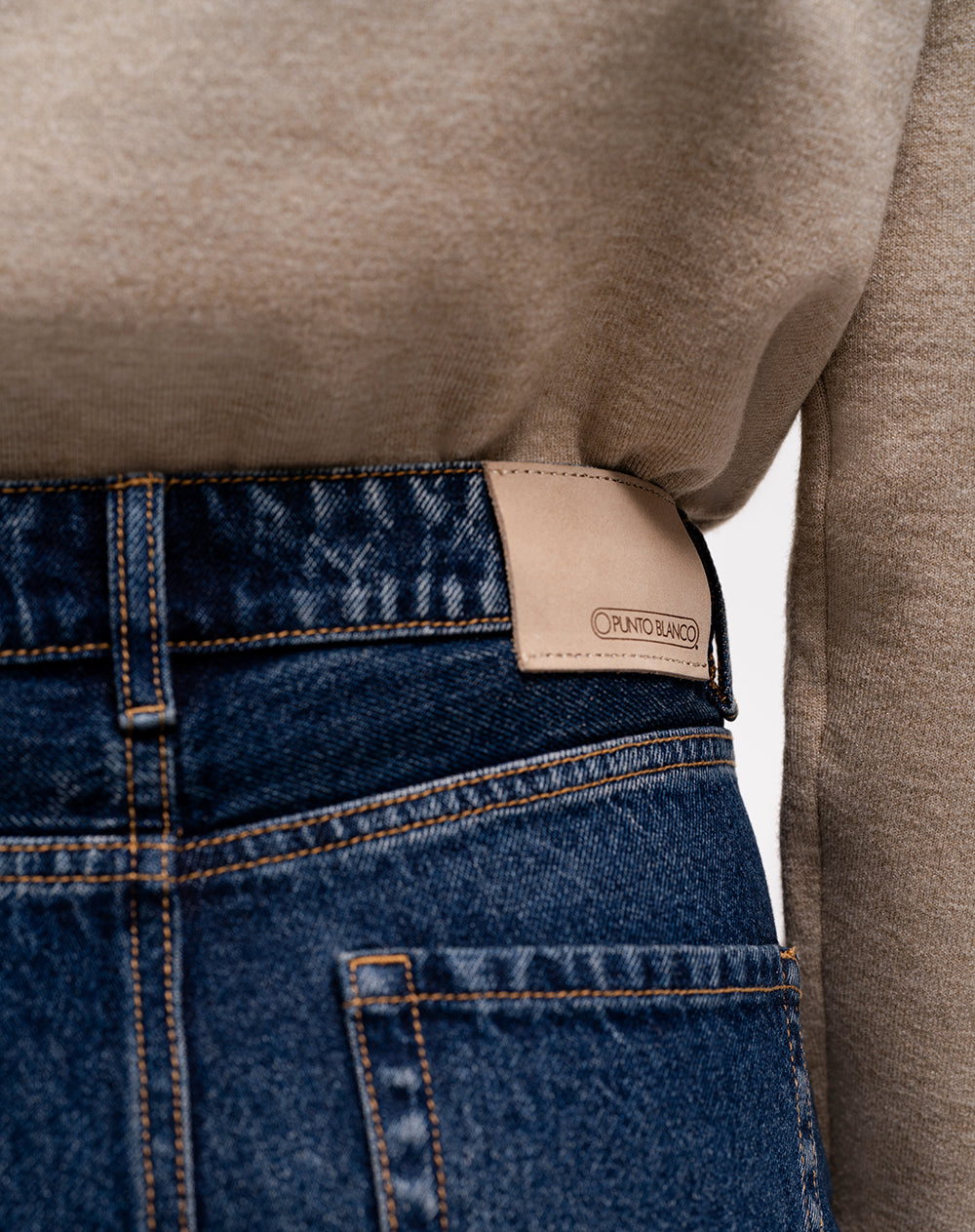 Jean recto tiro alto índigo oscuro mujer