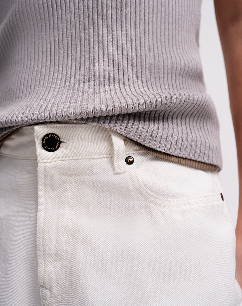 Jean recto tiro alto crudo mujer