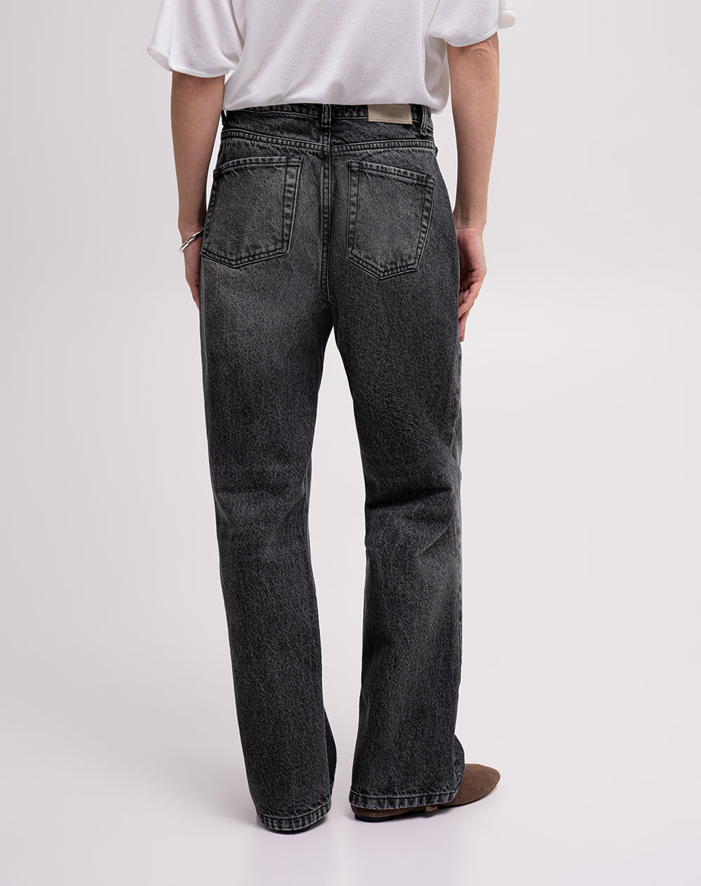 Jean recto tiro alto denim negro mujer