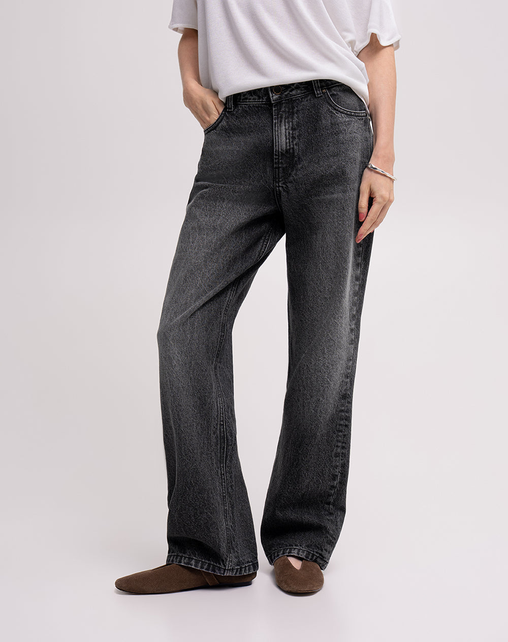 Jean recto tiro alto denim negro mujer