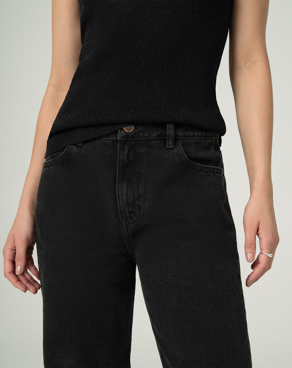 Jean regular fit tiro alto denim negro