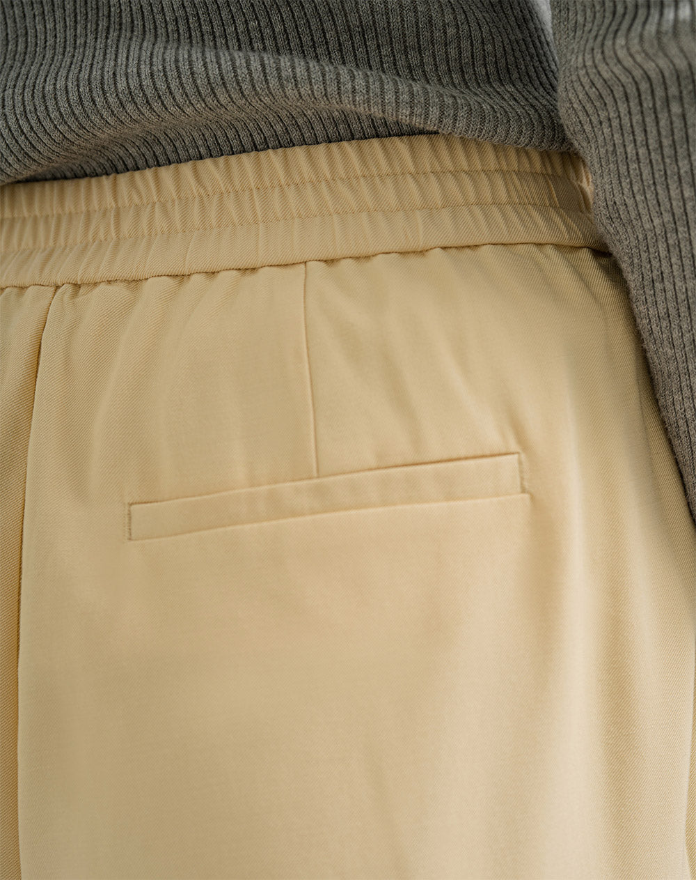 Pantalón regular fit tiro alto amarillo