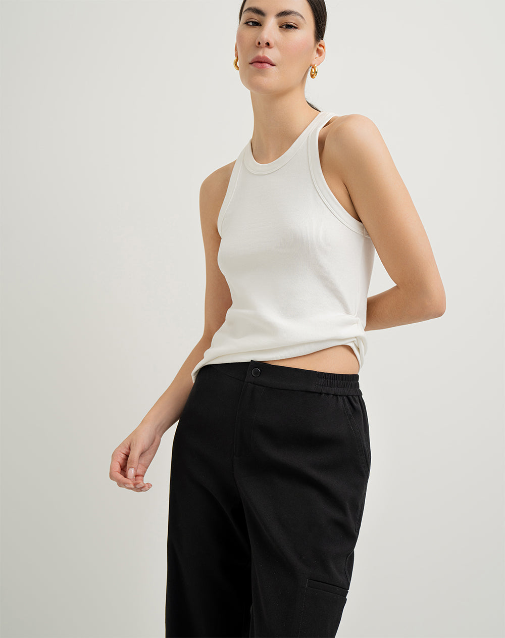 Pantalón recto tiro alto elástico en cintura negro mujer