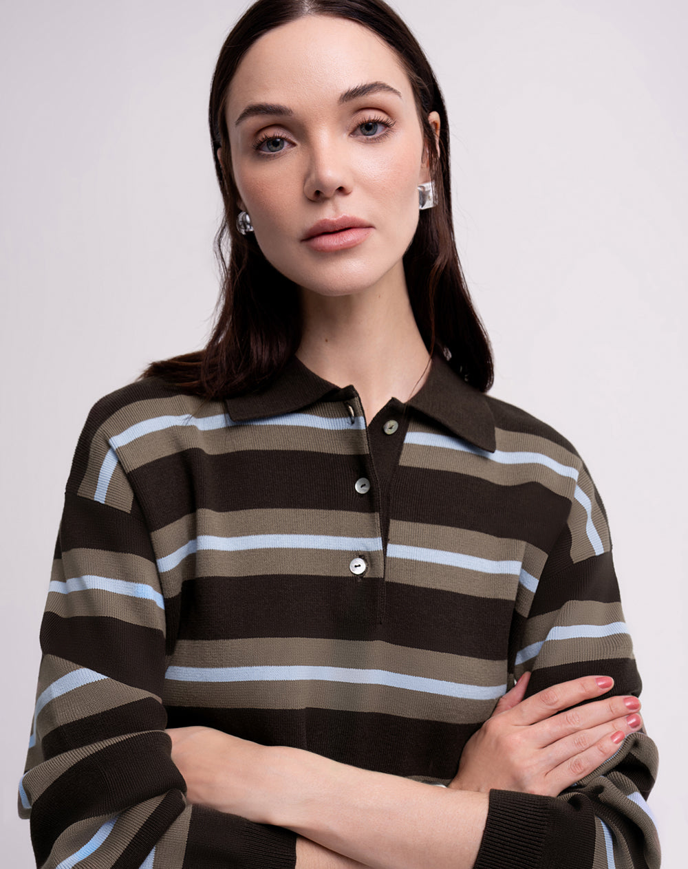 Polo regular fit cafe rayas
