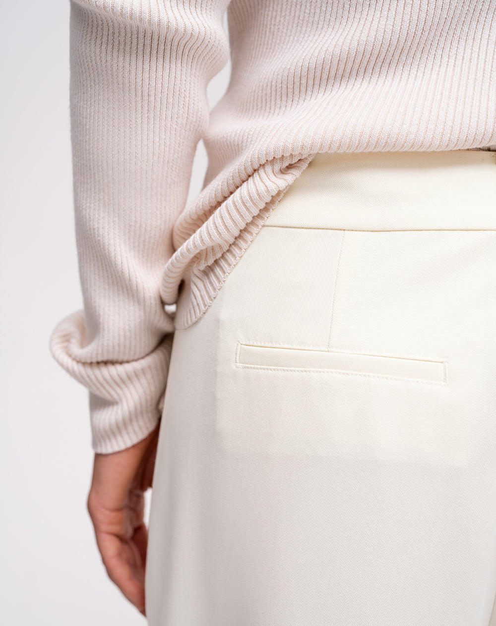 Pantalón recto tiro alto crema mujer