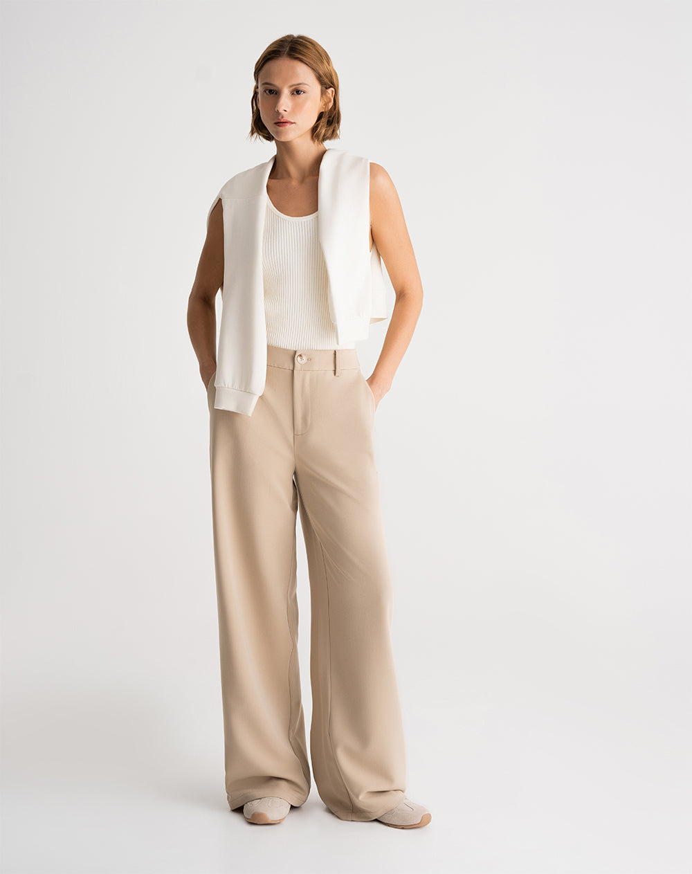 Pantalón regular fit tiro alto khaki