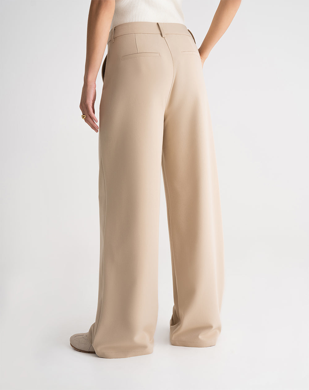 Pantalón regular fit tiro alto khaki