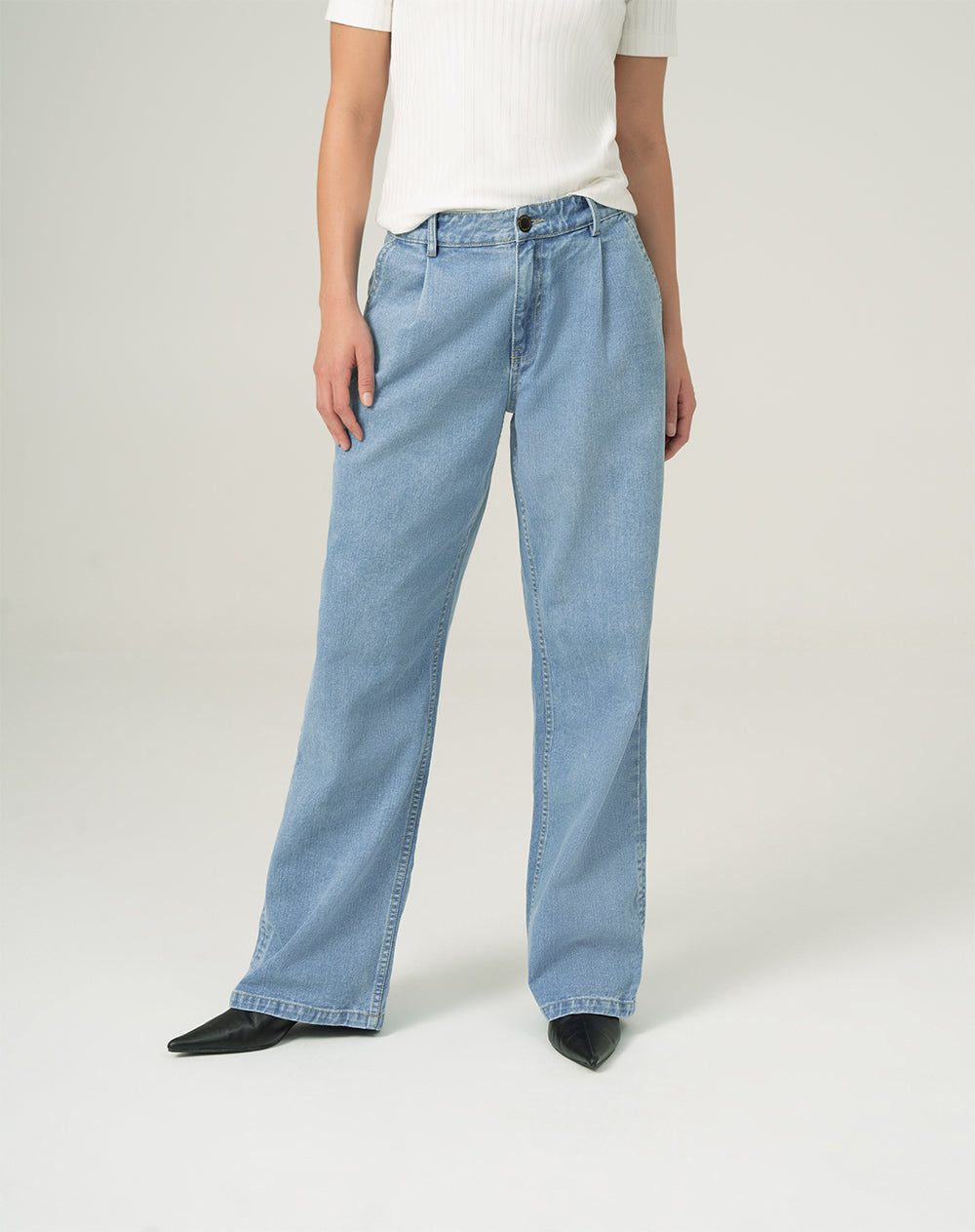 Jean regular fit tiro alto indigo claro