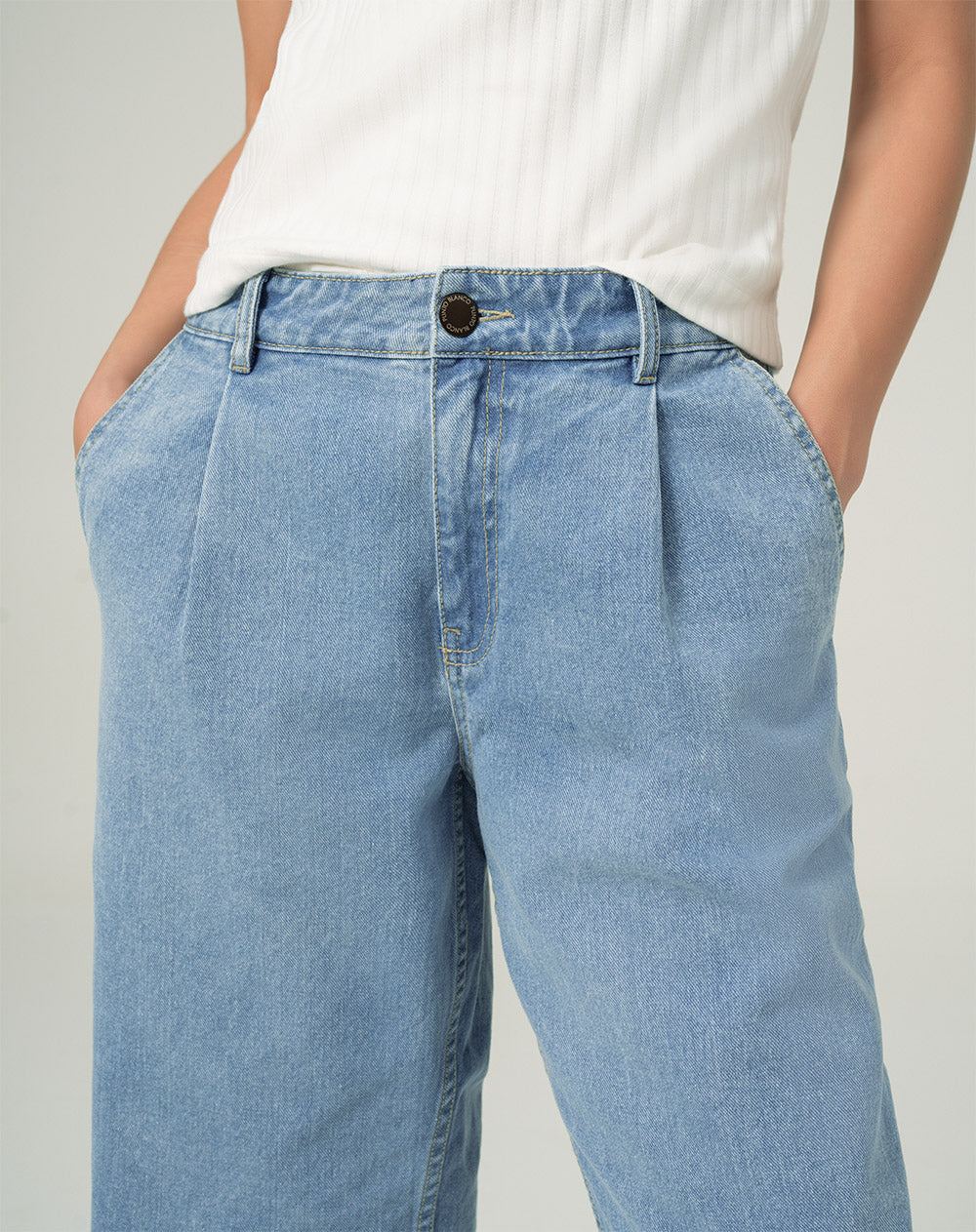 Jean regular fit tiro alto indigo claro