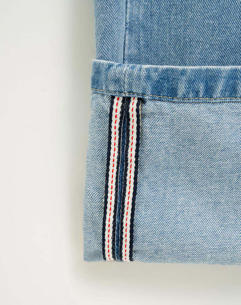 Jean regular fit tiro alto indigo claro