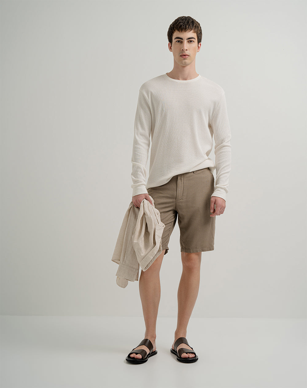 Bermuda regular fit en lino taupe
