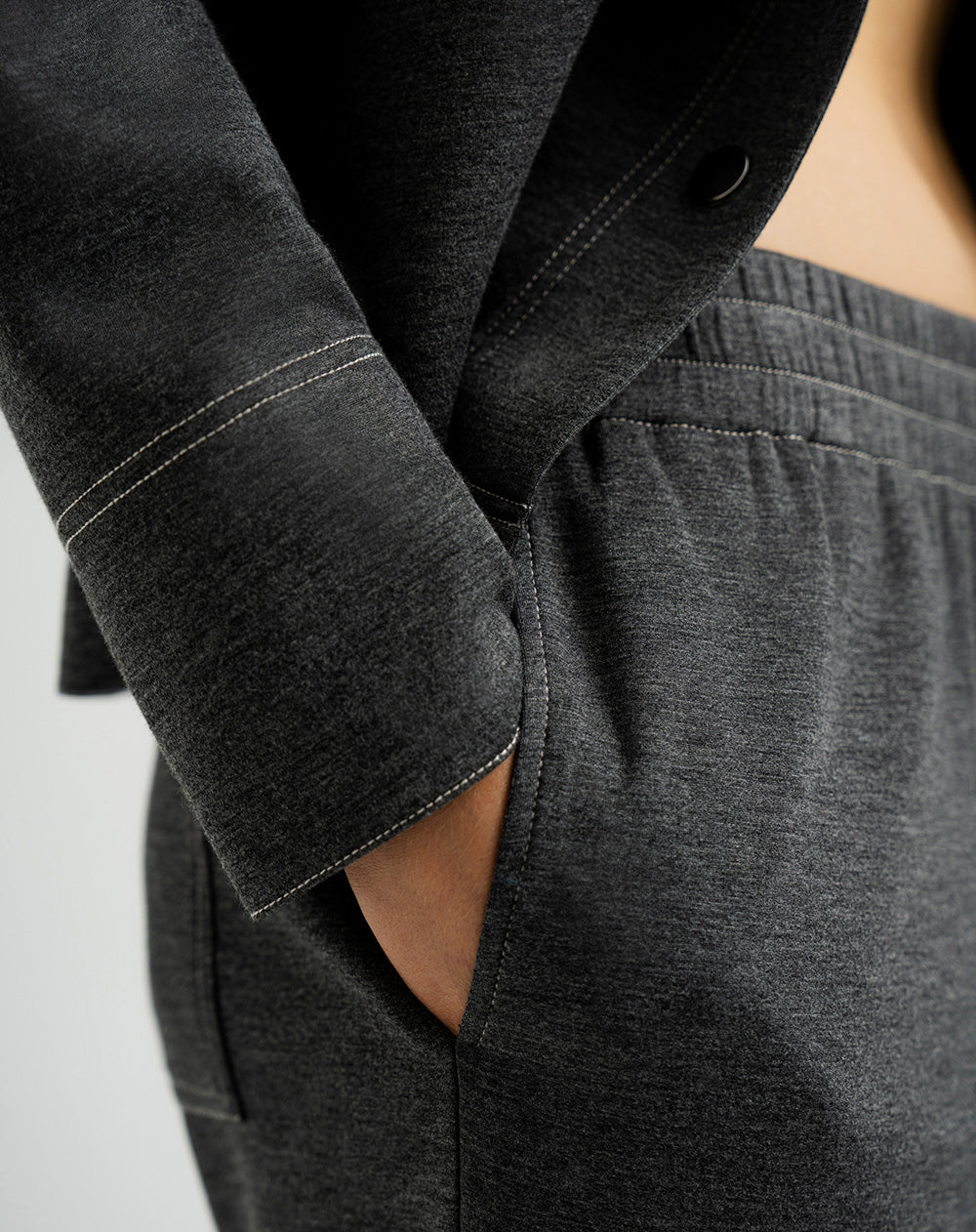 Pantalón tiro medio gris para mujer