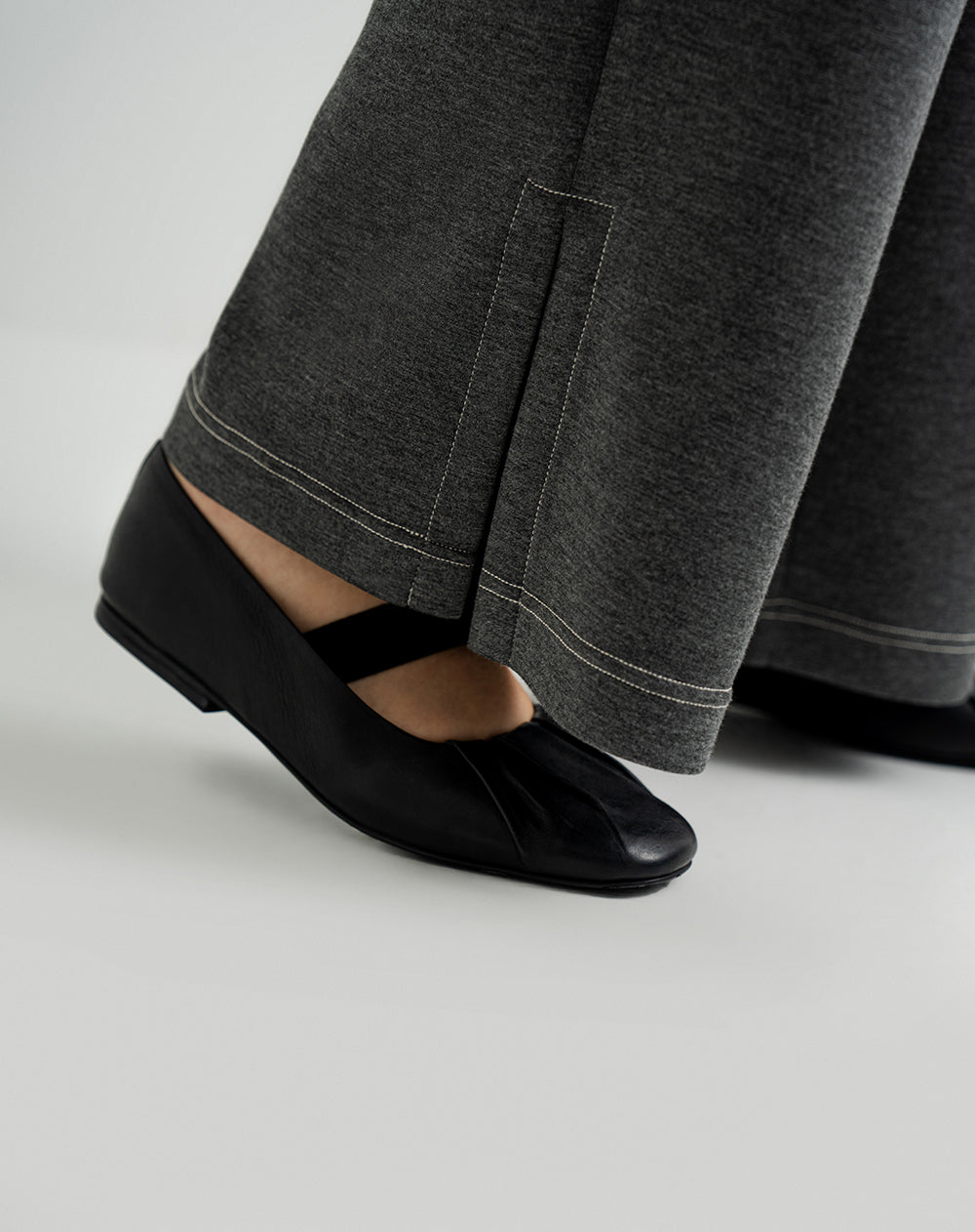 Pantalón tiro medio gris para mujer