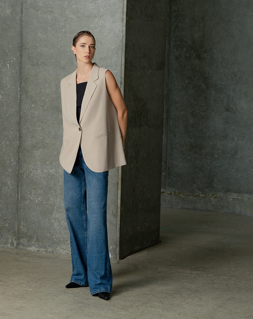 Chaleco oversized fit sin capucha arena