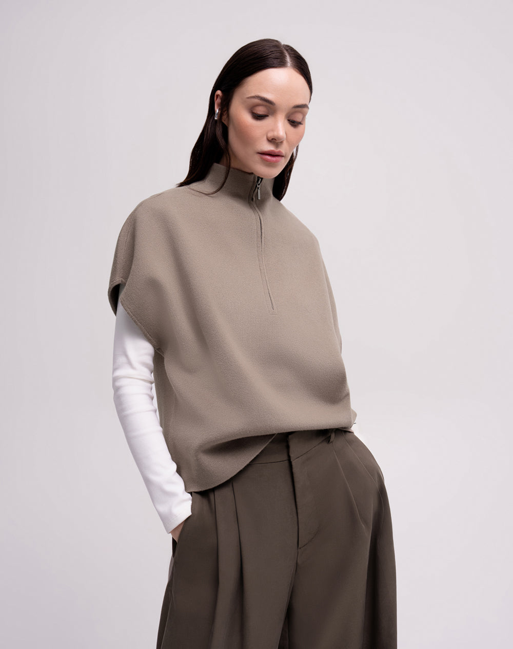 Chaleco oversize cuello alto café mujer