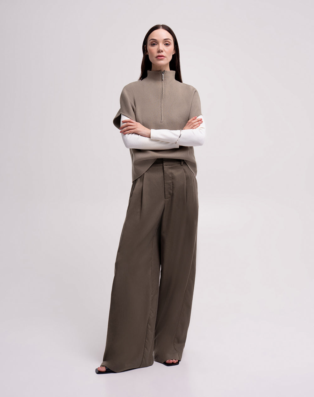 Chaleco oversize cuello alto café mujer