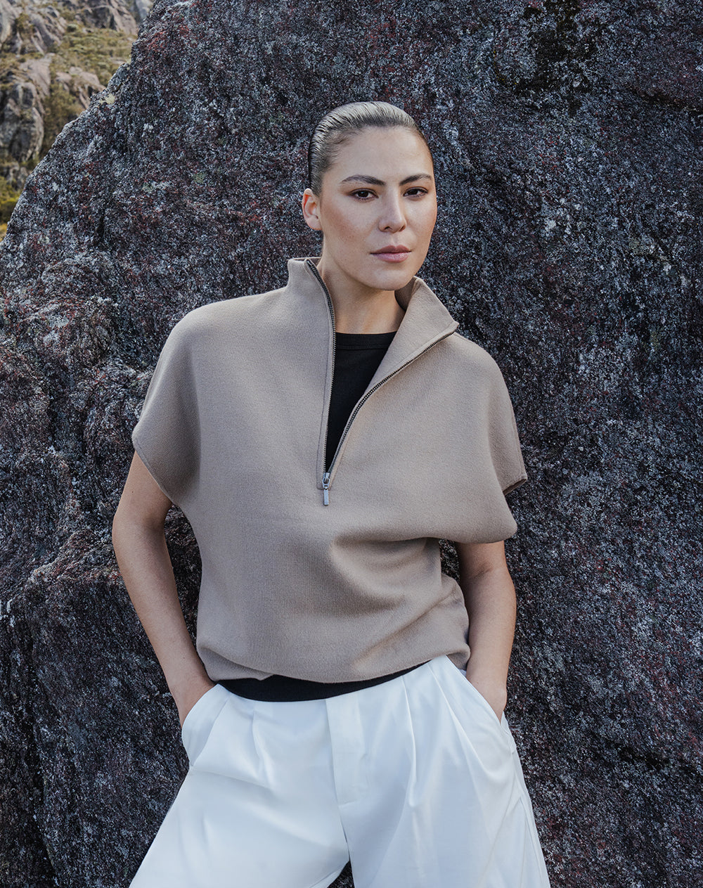 Chaleco oversize cuello alto café mujer