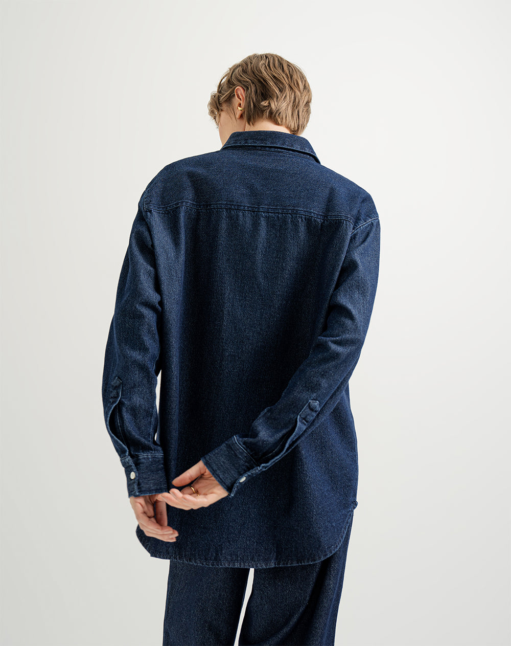 Camisa regular fit manga larga azul indigo oscuro