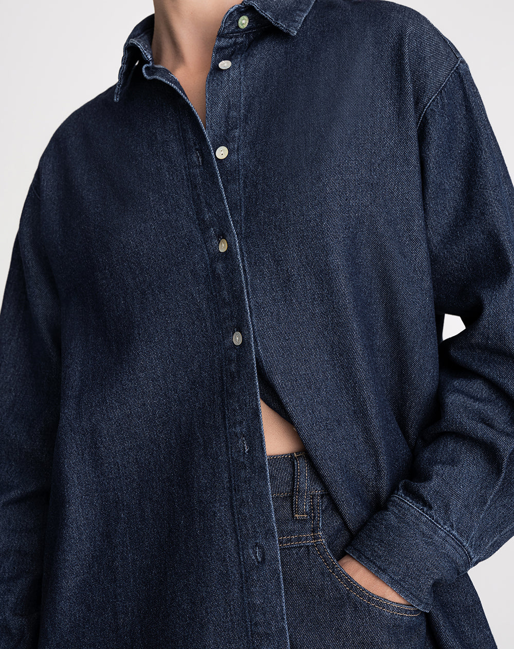 Camisa manga larga oversize denim azul oscuro mujer