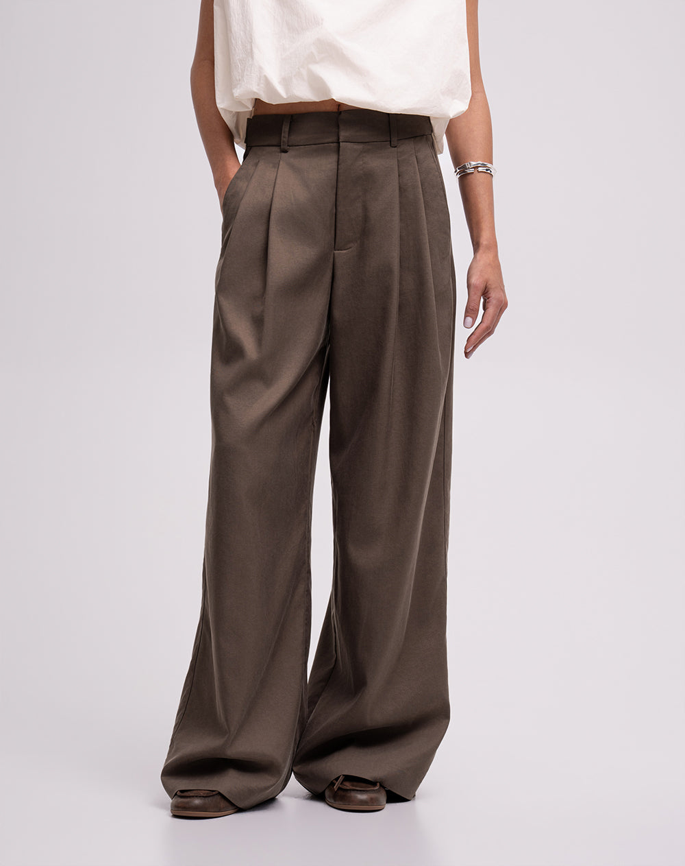 Pantalón wide leg tiro alto café mujer