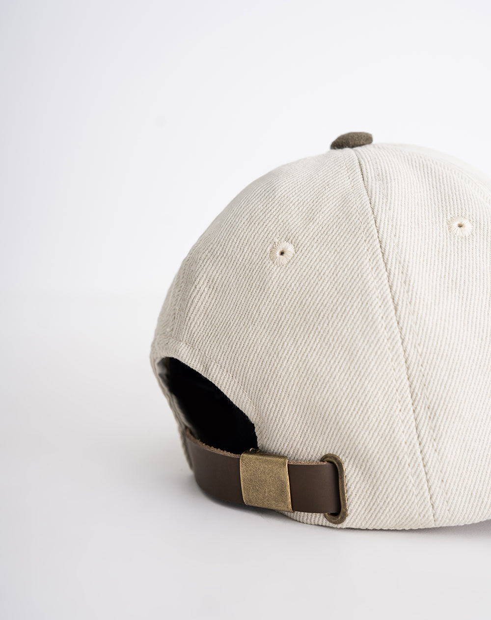 Gorra ajuste con hebilla habano