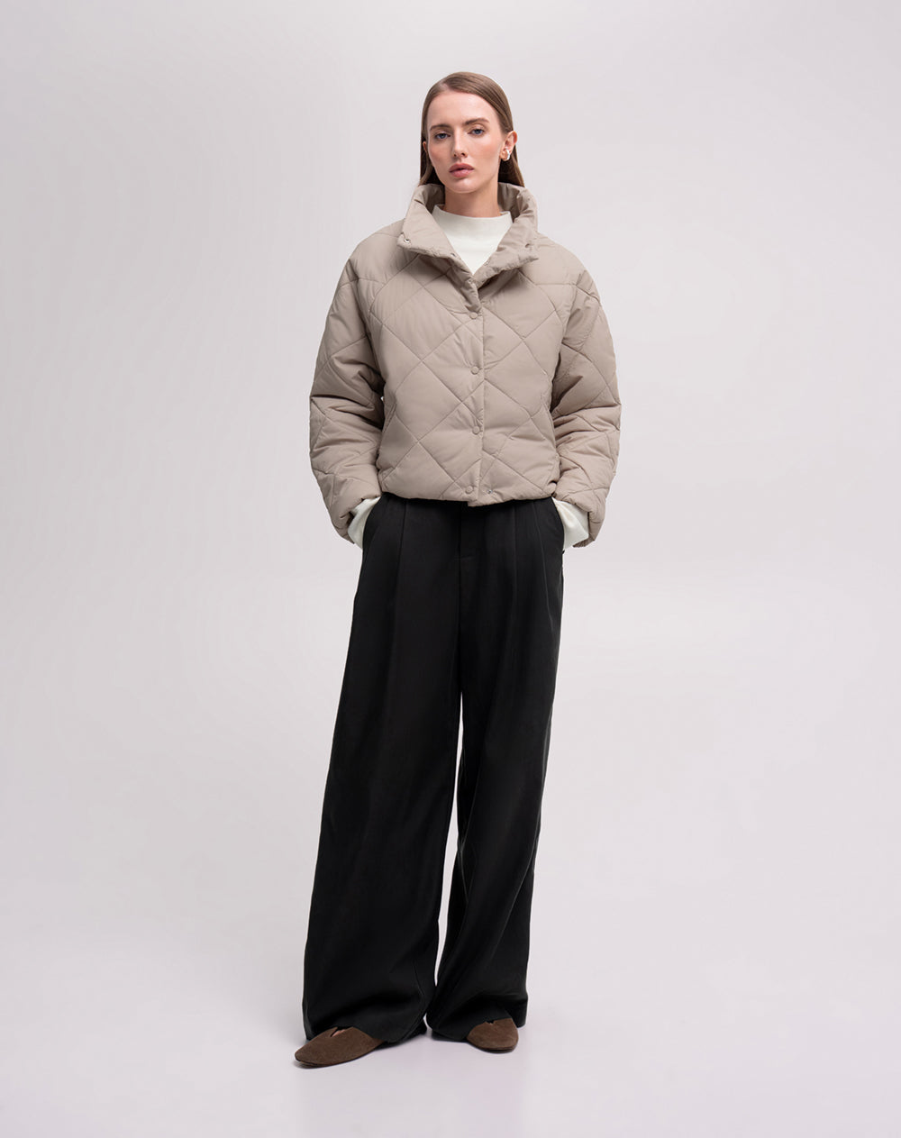 Chaqueta acolchada cuello alto avena mujer
