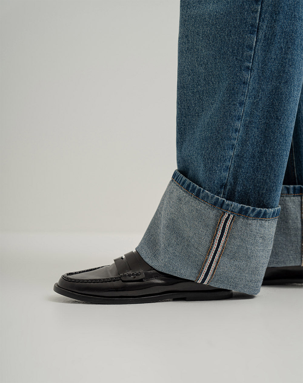 Jean regular fit tiro alto azul indigo oscuro