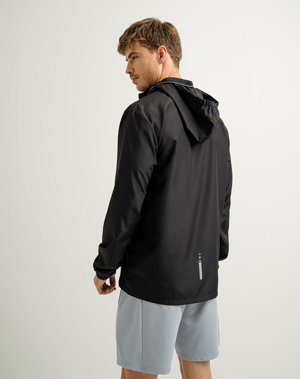 Buzo bolsillo para capucha en cuello negra para hombre