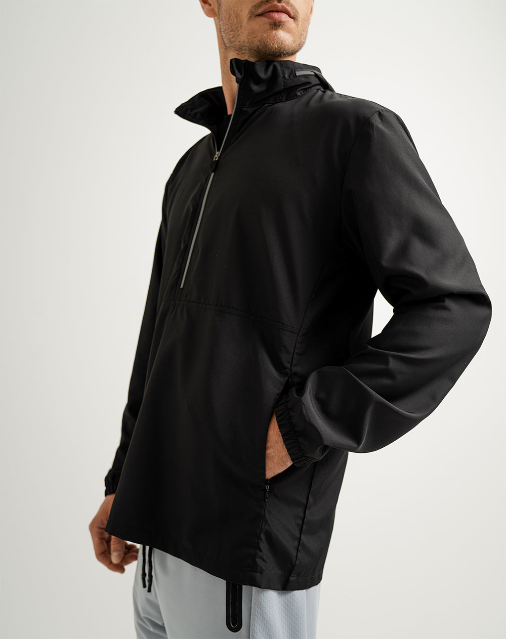 Buzo bolsillo para capucha en cuello negra para hombre