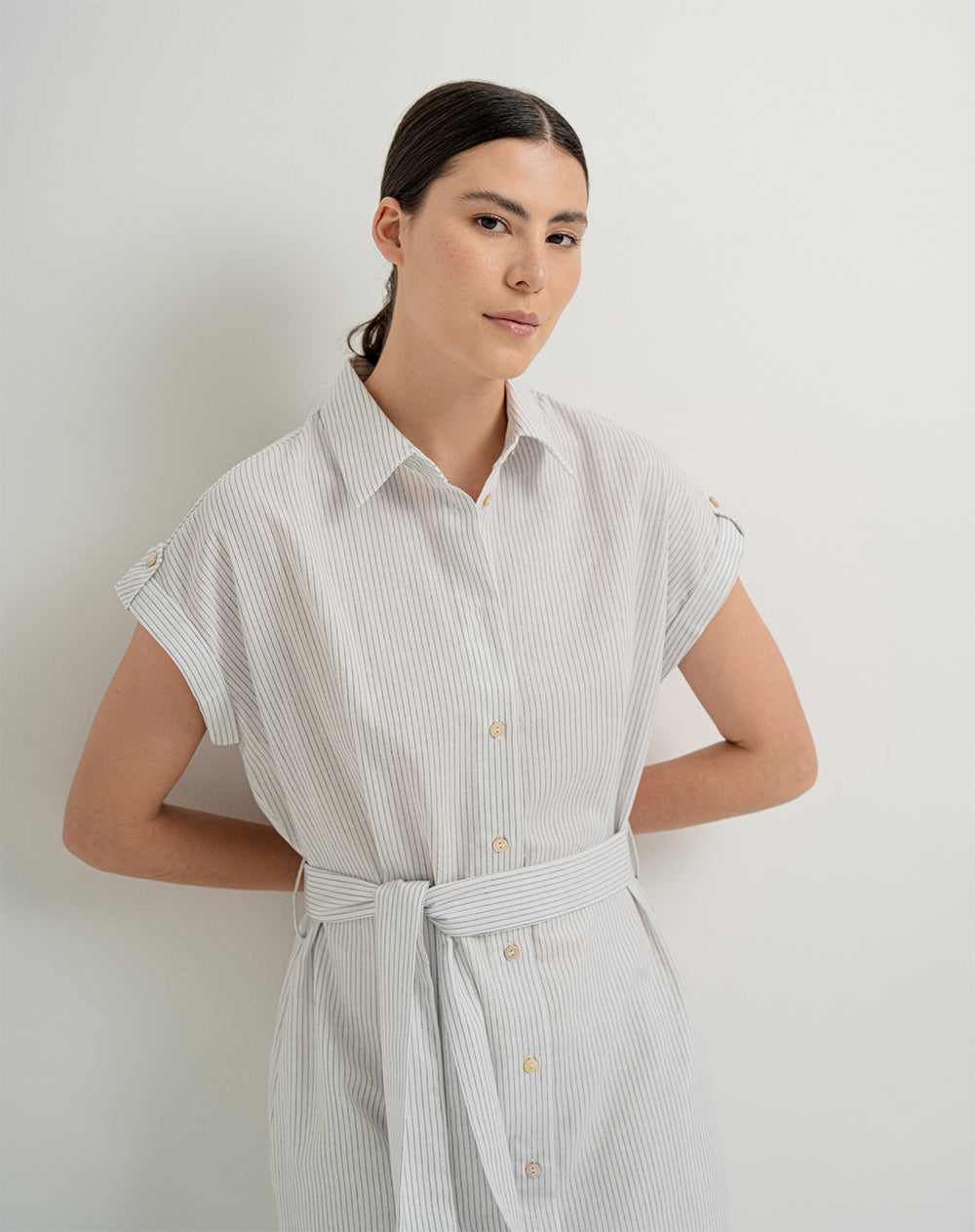 Vestido camisero con cinturón crudo mujer