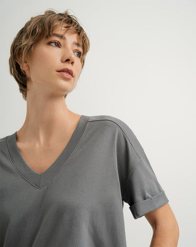 Camiseta oversize algodón sostenible cuello V gris mujer