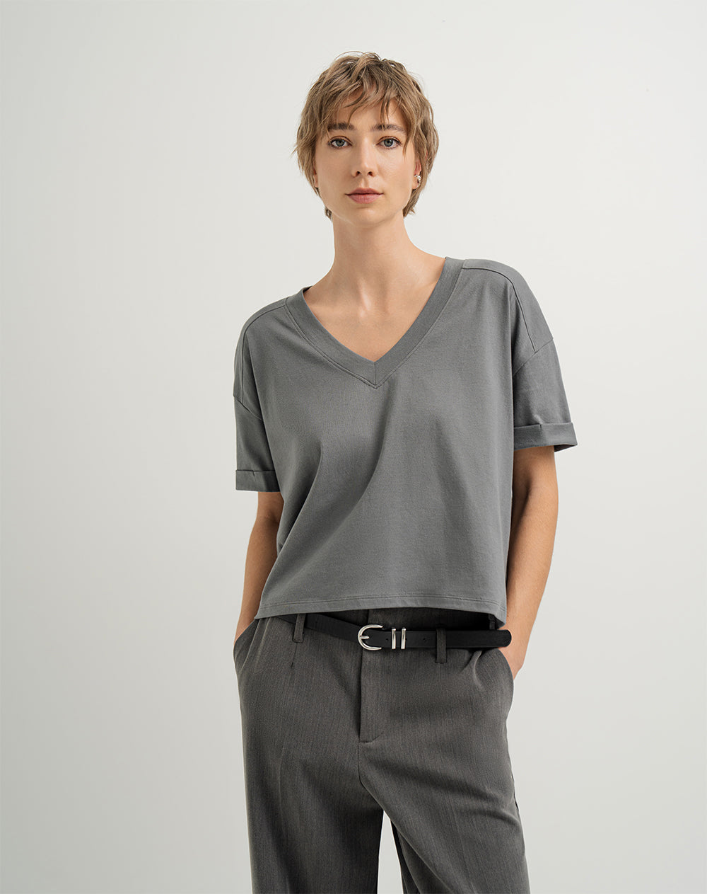 Camiseta oversize algodón sostenible cuello V gris mujer