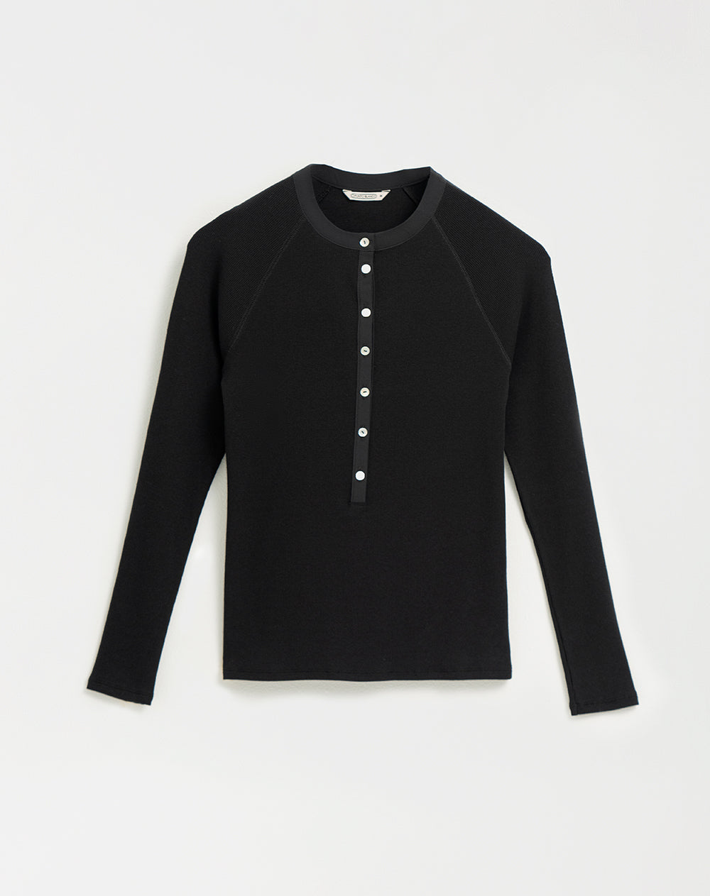 Camiseta slim fit manga larga negra