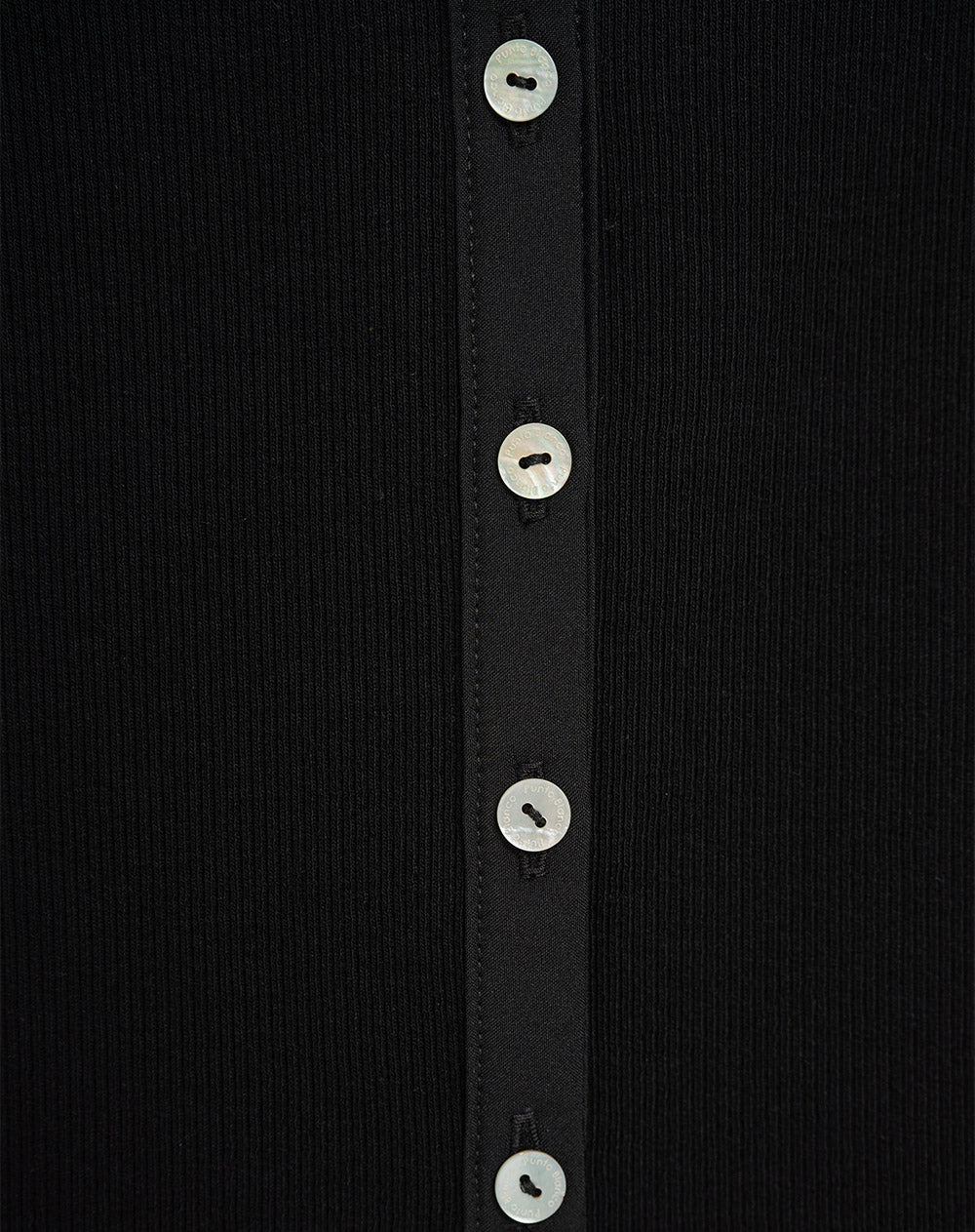 Camiseta slim fit manga larga negra