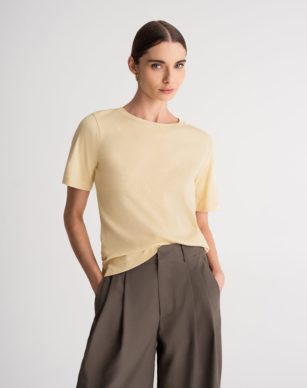 Camiseta slim fit manga corta amarilla