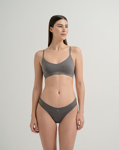 Panty tipo tanga microfibra encaje en cintura y pierna gris
