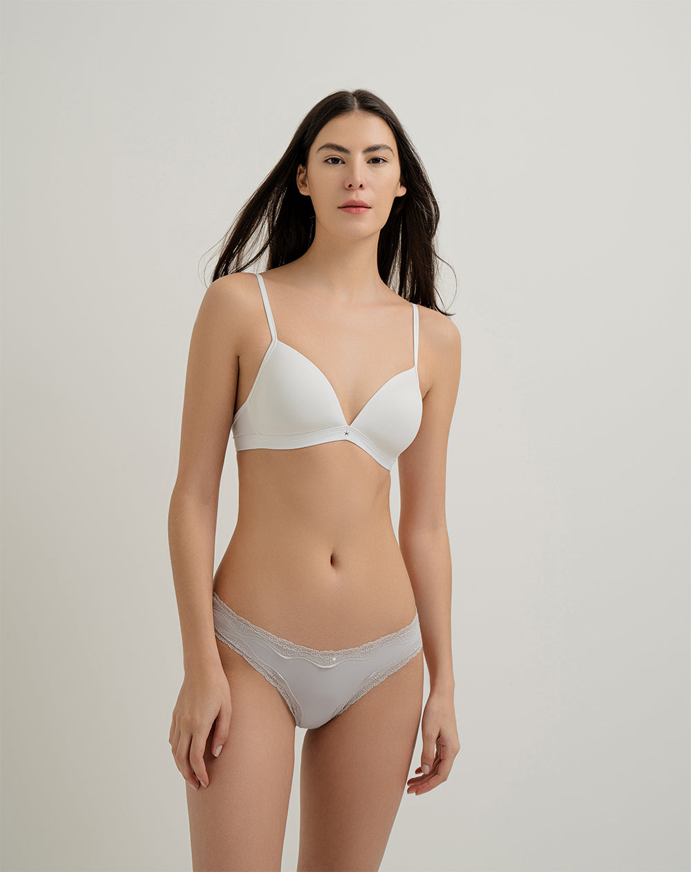 Panty tipo tanga microfibra encaje en cintura y pierna gris