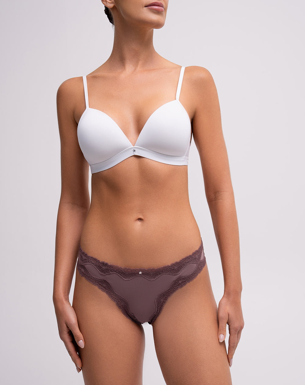 Panty brasilero en punto tiro medio morado