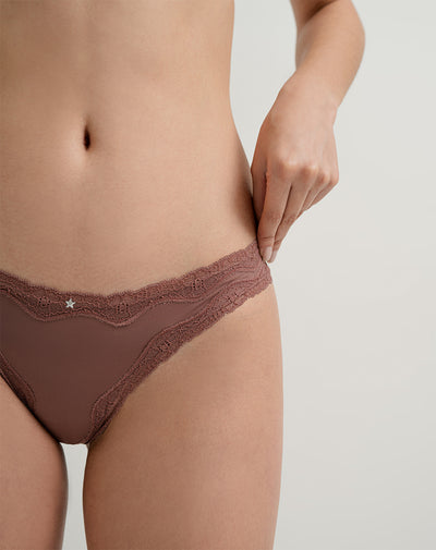 Panty tipo tanga microfibra más encaje palo rosa