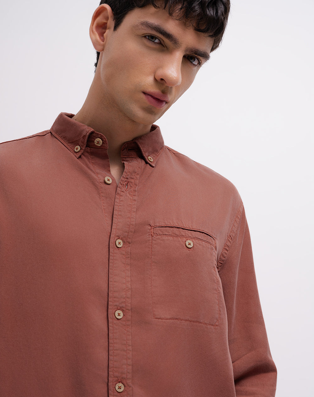 Camisa manga larga holgada algodón café hombre