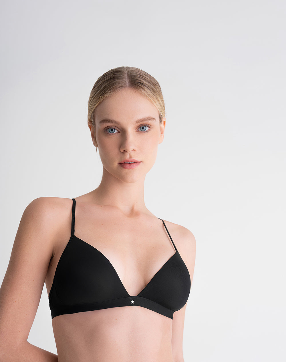 Brasier soporte medio microfibra sin arco negro