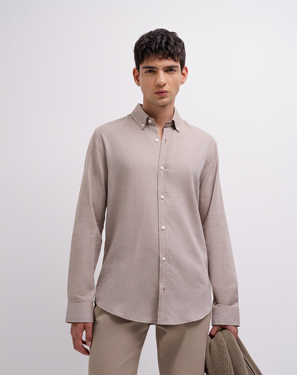 Camisa manga larga regular algodón café hombre