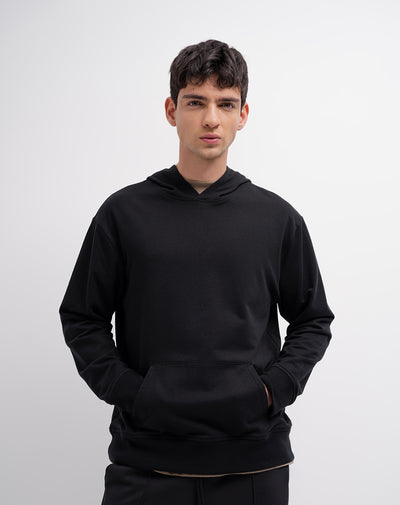 Buzo confort tipo hoddie negro hombre