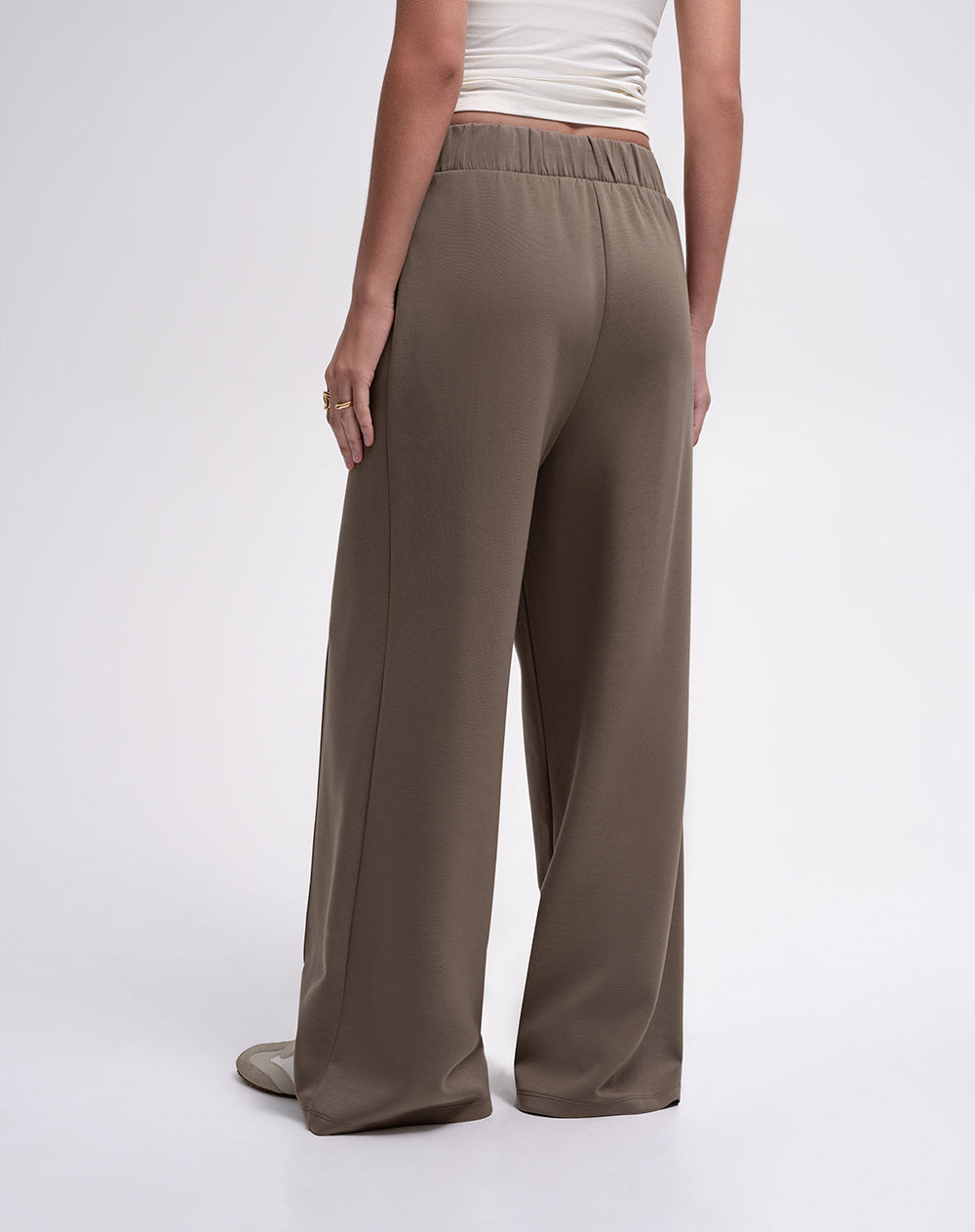 Pantalón confort tiro alto café mujer