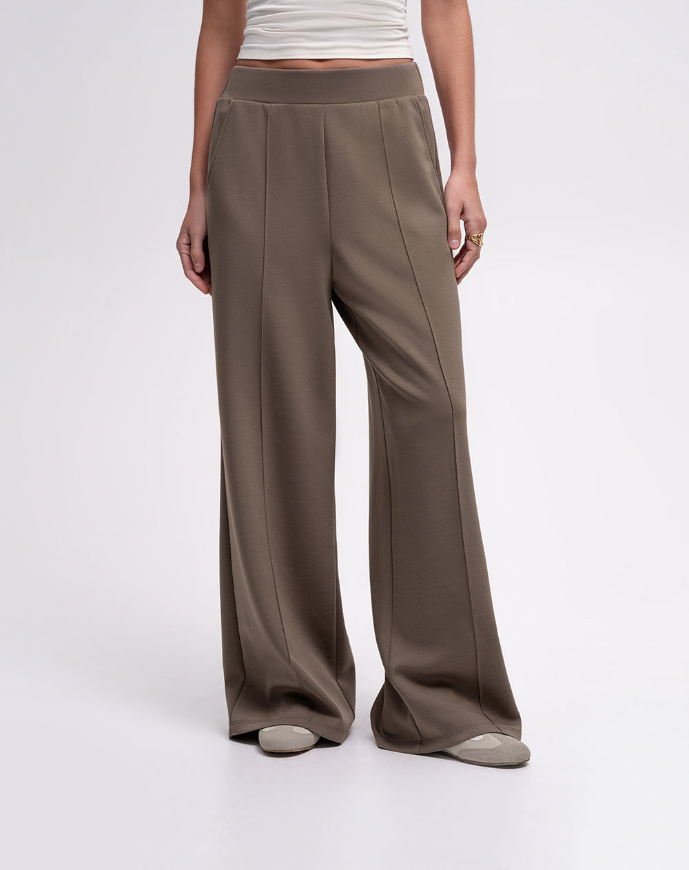 Pantalón confort tiro alto café mujer