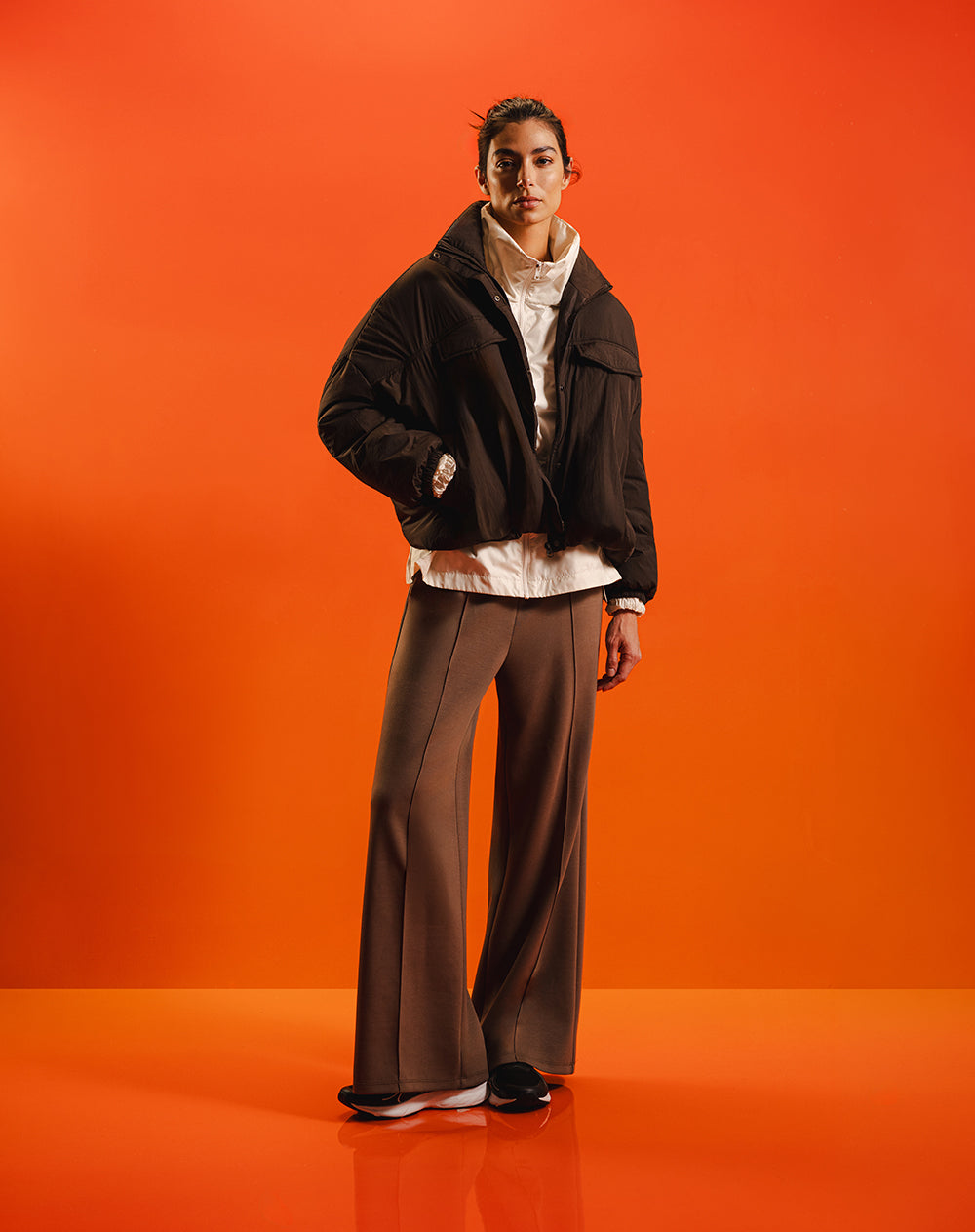 Pantalón confort tiro alto café mujer